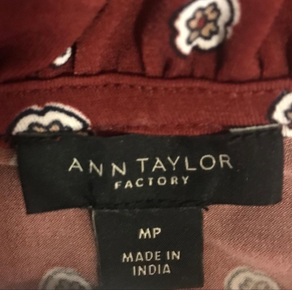 ANN TAYLOR FOCTORY  Women's Red PattƁerned Blouse zize MP Made In India - Picture 2 of 8